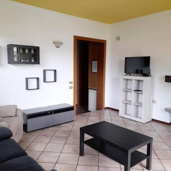 Il Vecchio Kiwi - House With Private Garden Villa Oleggio Castello Exterior photo